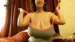 Amateur mom exposing her gigantic low hangers