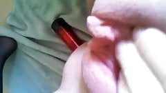 Amateur chick strokes her fat cunt
